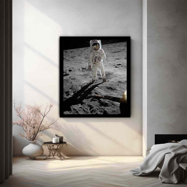 Astronaut  Walk   on Moon 